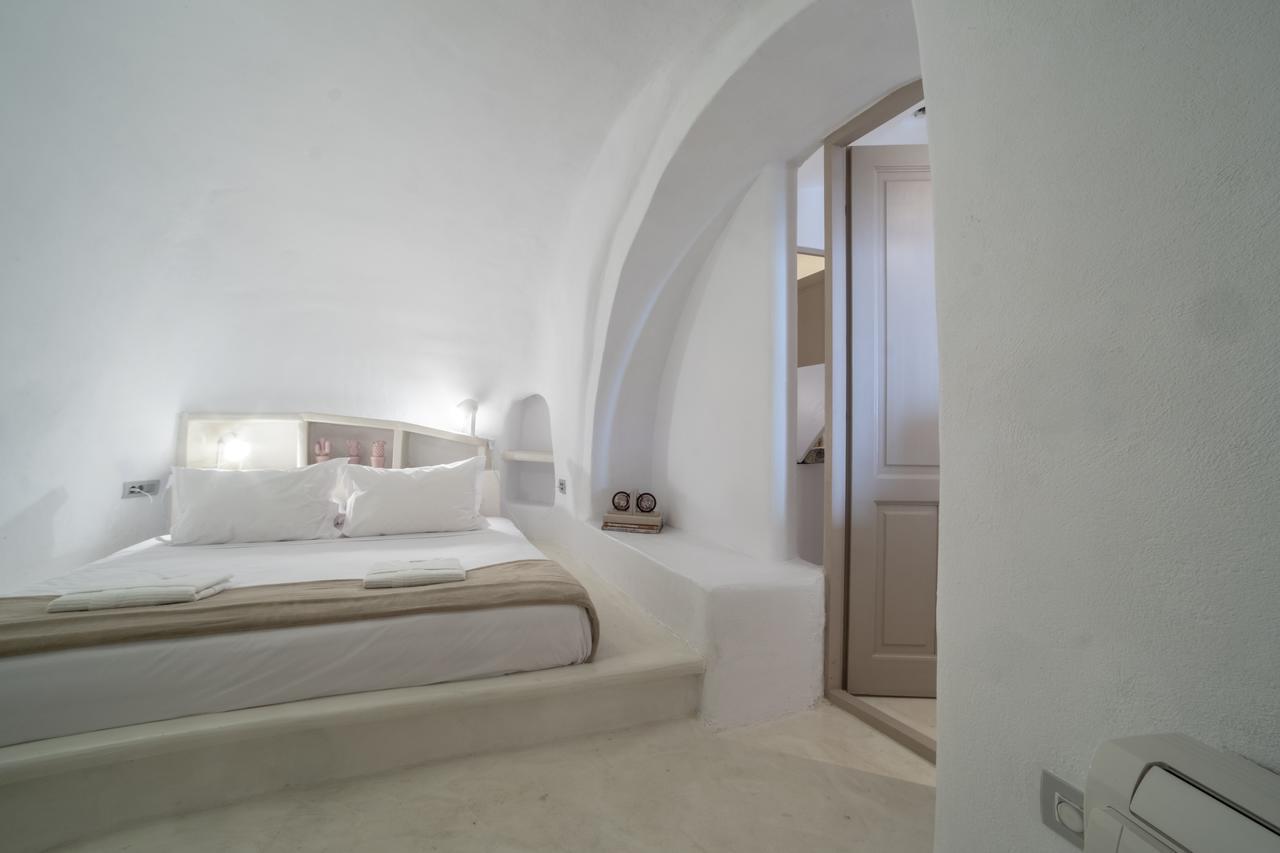 The Globe Suites Villa Fira  Exterior photo