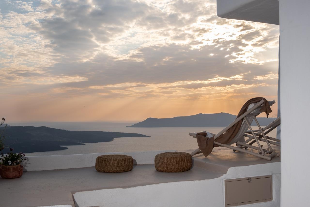 The Globe Suites Villa Fira  Exterior photo